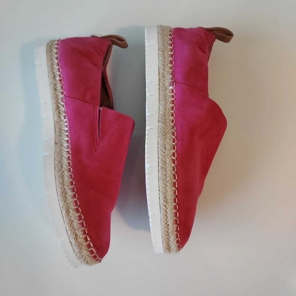 GENTLE Souls by Kenneth Cole pink Espadrilles
